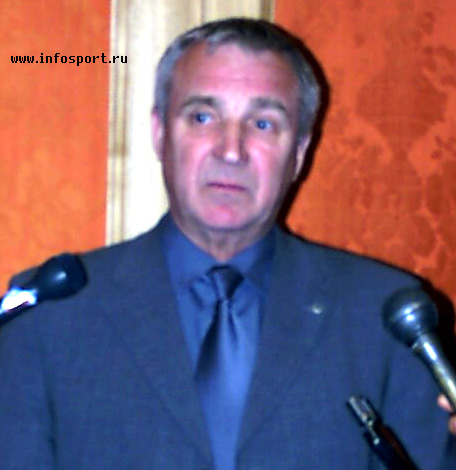 Леонид Аркаев наблюдает за своими воспитанниками