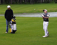 Саша Майоров выполняет дальний удар