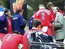 Владимир Кондра советует капитану команды Вадиму Хамутцких