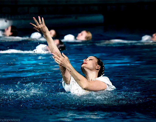 Спектакль на воде "Люблю и верю"